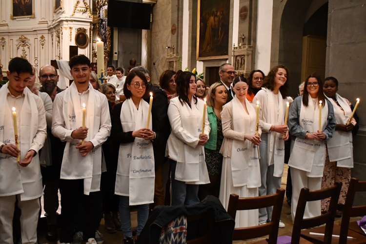 Le 30 mars 2024, Noé, Éliott, Fei, Emma, Océane, Maëva, Lena et Masseni ont été baptisés en l&rsquo;église St Georges.